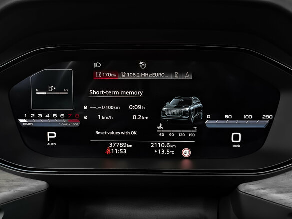 2023 Audi Q6 45 TFSI, чёрный, 6750000 рублей - вид 15