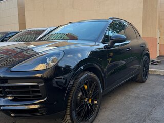 2020 Porsche Cayenne III, чёрный, 6300000 рублей, вид 3