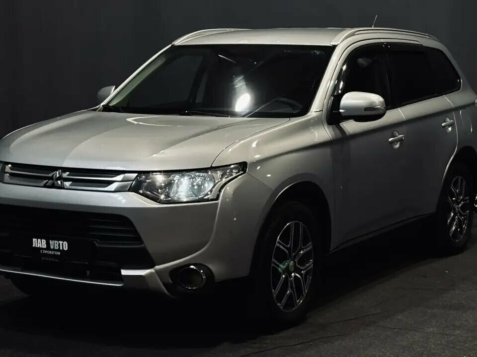 Открыть фотографии: Mitsubishi Outlander III