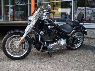 2023 Harley-Davidson Fat Boy, чёрный, 3650000 рублей, вид 4