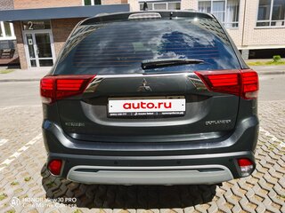 2018 Mitsubishi Outlander III Рестайлинг 3, серый, 1799000 рублей, вид 4
