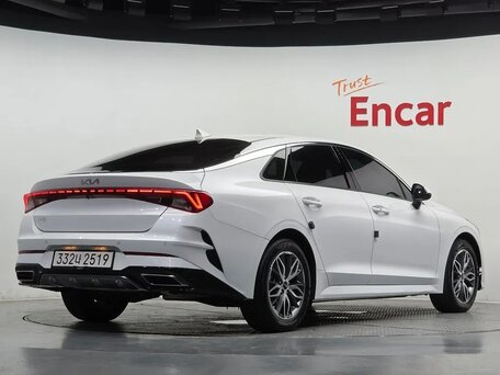 2023 Kia K5 LPi III Рестайлинг, белый, 2110000 рублей, вид 3