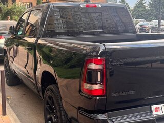 2022 Ram 1500 Crew Cab V, чёрный, 8200000 рублей, вид 3
