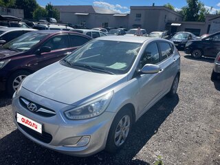 2013 Hyundai Solaris I, серебристый, 749000 рублей, вид 1
