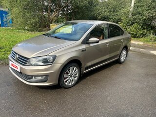 2015 Volkswagen Polo V Рестайлинг, бежевый, 900000 рублей, вид 3