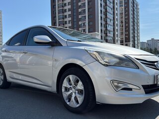 2016 Hyundai Solaris I Рестайлинг, серебристый, 770000 рублей, вид 4