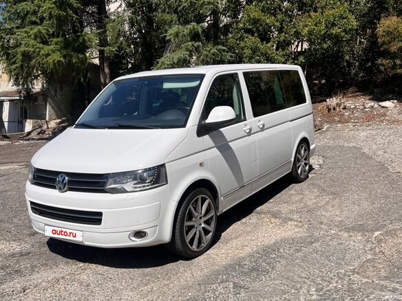 2013 Volkswagen Multivan T5 Рестайлинг, белый, 4500000 рублей