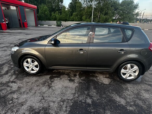 2011 Kia Ceed I Рестайлинг, серебристый, 745000 рублей - вид 1