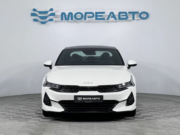 2020 Kia K5 III, белый, 2500000 рублей - вид 1