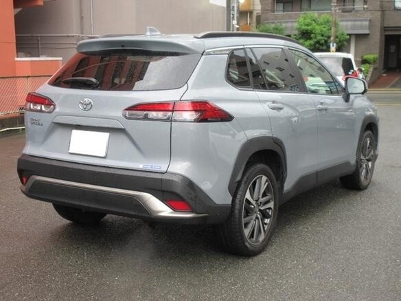 2023 Toyota Corolla Cross I, серебристый - вид 3