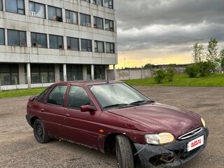1996 Ford Escort V Рестайлинг 2, пурпурный, 110000 рублей, вид 1