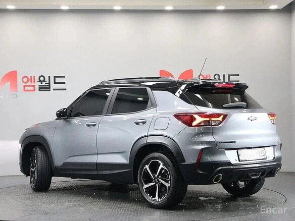 2023 Chevrolet TrailBlazer III, серый, 1590007 рублей - вид 3
