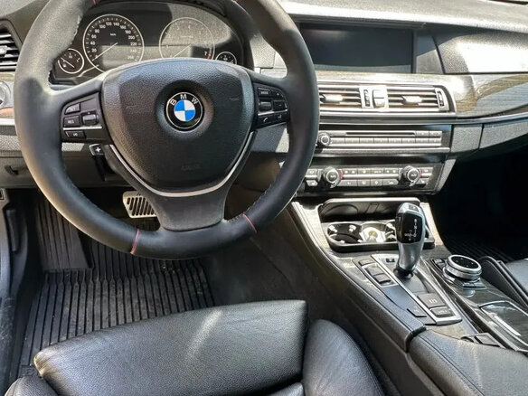 2010 BMW 5 серии 523i VI (F10/F11/F07), белый, 1490000 рублей - вид 5