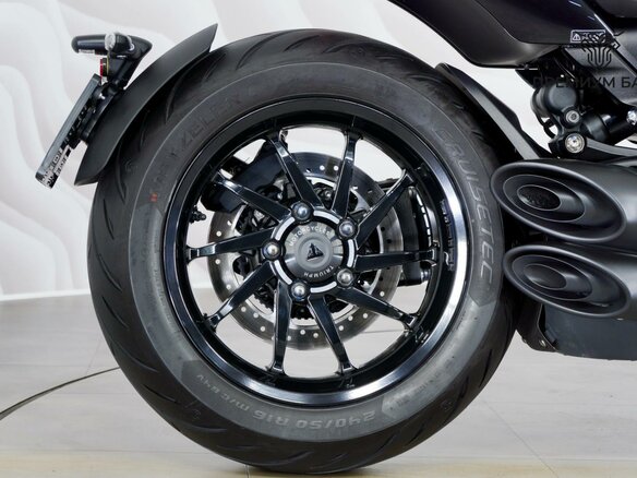 2025 Triumph Rocket III, чёрный, 2649000 рублей - вид 8