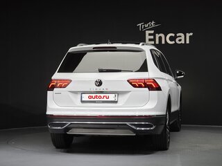 2023 Volkswagen Tiguan II Рестайлинг, белый, 2200000 рублей, вид 4