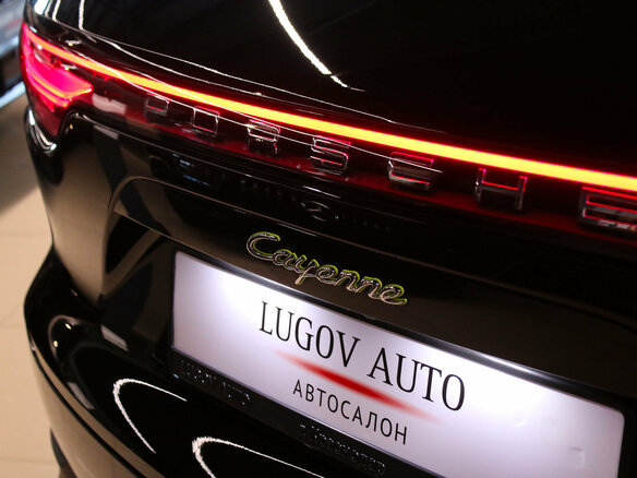 2021 Porsche Cayenne E-Hybrid III, чёрный, 10750000 рублей - вид 13