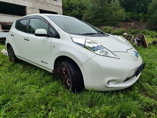 2014 Nissan Leaf (EM57) I (ZE0/AZE0), белый, 670000 рублей, вид 2