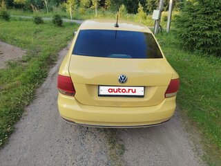 2017 Volkswagen Polo V Рестайлинг, жёлтый, 790000 рублей, вид 2