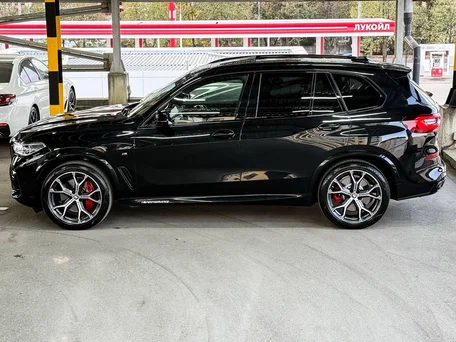 2021 BMW X5 40i IV (G05/G18), чёрный, 6650000 рублей, вид 4