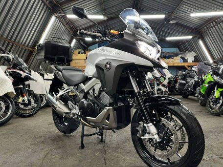 2015 Honda VFR 800X (Crossrunner), белый, 890000 рублей, вид 1