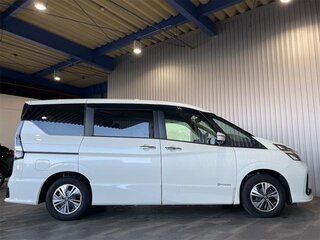 2022 Nissan Serena V (C27) Рестайлинг, белый, 1930000 рублей, вид 5