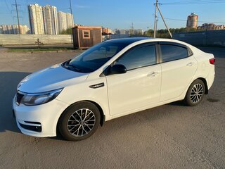 2015 Kia Rio III Рестайлинг, белый, 800000 рублей, вид 1