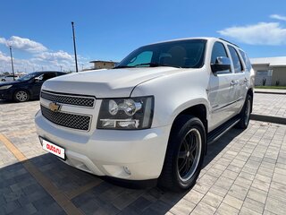 2013 Chevrolet Tahoe 6AT III, белый, 2200000 рублей, вид 3