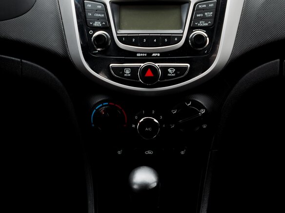 2011 Hyundai Solaris I, серебристый, 479900 рублей - вид 10