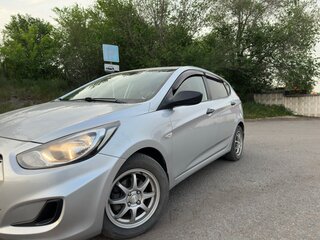 2012 Hyundai Solaris I, серебристый, 685000 рублей, вид 2