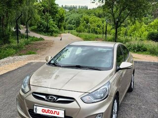 2013 Hyundai Solaris I, бежевый, 875000 рублей, вид 2