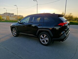 2022 Toyota RAV4 V (XA50), чёрный, 4600000 рублей, вид 3