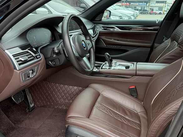 2021 BMW 7 серии 730i VI (G11/G12) Рестайлинг, чёрный, 5749548 рублей - вид 6