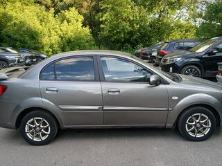 2009 Kia Rio II Рестайлинг, серый, 440000 рублей, вид 3