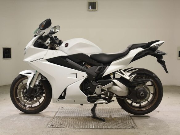2010 Honda VFR 800, белый, 646000 рублей - вид 6