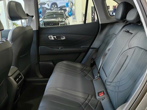 2026 Geely EX5 Гибрид EM-R, серебристый, 3829990 рублей - вид 10