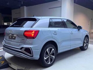2022 Audi Q2 L e-tron I Рестайлинг, серебристый, 1678000 рублей, вид 4