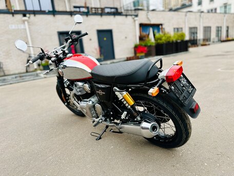 2026 Royal Enfield INT650, серебристый, 669000 рублей, вид 5