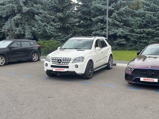 2008 Mercedes-Benz M-Класс 550 II (W164) Рестайлинг, белый, 1300000 рублей, вид 1