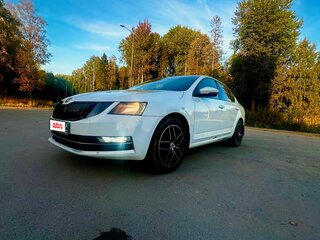 2017 Skoda Octavia III (A7) Рестайлинг, белый, 1450000 рублей, вид 1