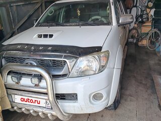 2010 Toyota Hilux VII, белый, 1700000 рублей, вид 2