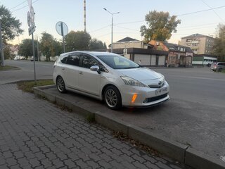 2013 Toyota Prius Alpha I (ZVW40/41), белый, 999990 рублей, вид 2