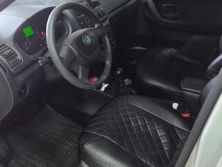 2012 Skoda Fabia II Рестайлинг, серебристый, 990000 рублей, вид 4