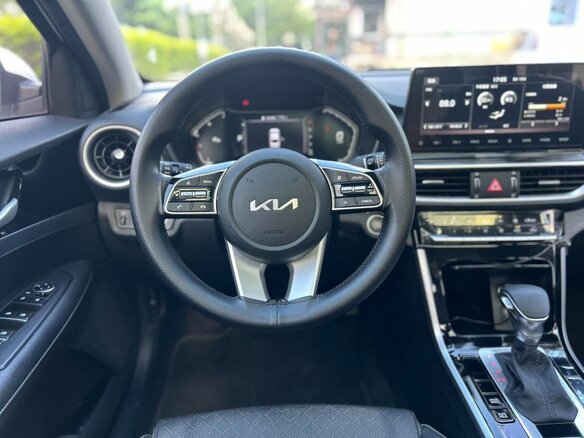 2022 Kia K3 II (China Market) Рестайлинг, белый, 1313000 рублей - вид 8