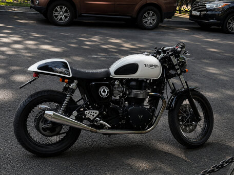2015 Triumph Thruxton, белый, 1000000 рублей, вид 2