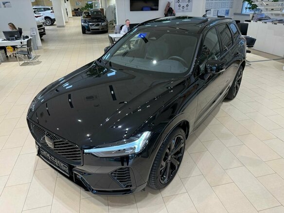 2026 Volvo XC60 II Рестайлинг 2, чёрный, 6650000 рублей - вид 3