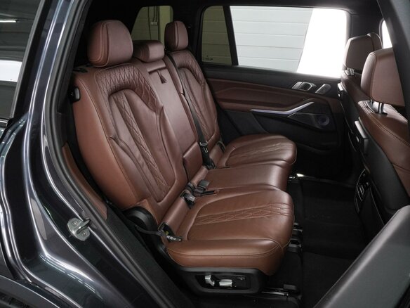 2020 BMW X7 30d I (G07), серый, 7899000 рублей - вид 6