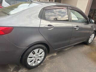 2013 Kia Rio 4-speed III, серый, 915000 рублей, вид 3
