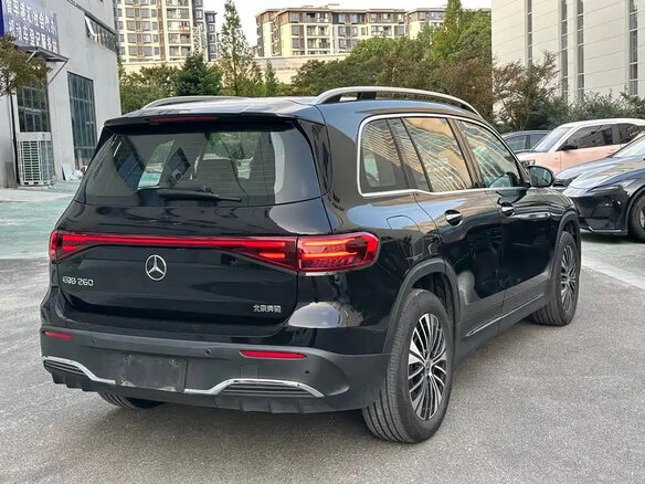 2025 Mercedes-Benz EQB 260 I Рестайлинг, чёрный, 4650000 рублей - вид 3