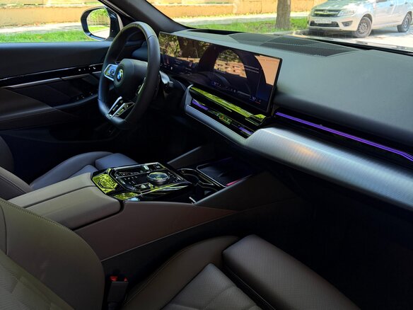 2024 BMW 5 серии 520i VIII (G60/G61/G68), синий, 6850000 рублей - вид 22