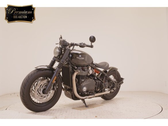 2024 Triumph Bonneville Bobber, чёрный, 1600000 рублей - вид 3